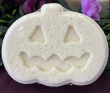 *NEW* Peppermint Eucalyptus Pumpkin Halloween Bath Bomb for Fall! Colored with Beet Root & Turmeric